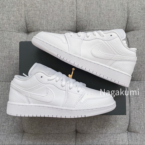 🤍🐰Nike air Jordan 1 low triple white shoes - Picture 3 of 4
